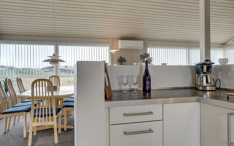 Joella - 200M from the Sea: Flooring, Plafond, Interieur Ontwerp, Verdieping, Meubilair, Countertop, Keuken, Cabinetry, Kamer, Stoel