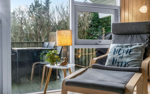 Seda - 600M from the Sea: Meubilair, Interieur Ontwerp, Hout, Stoel, Flooring, Verlichting, Verdieping, Huis, Kamer, Woonkamer