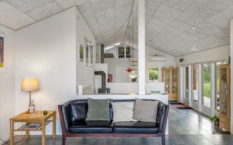 Harthagunni - 375M from the Sea: Flooring, Interieur Ontwerp, Verdieping, Plafond, Hout, Meubilair, Bankstel, Lichte Inrichting, Houten Vloer, Woonkamer
