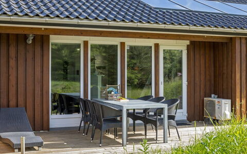 Harthagunni - 375M from the Sea: Hout, Huis, Veranda, Verblijf, Garden Gebouwen, Beits, Schaduw, Hardwood, Stoel, Siding