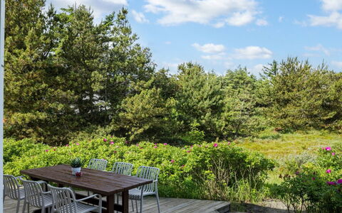 Harthagunni - 375M from the Sea: Groen, Vegetation, Struik, Land Lot, Plantengemeenschap, Tuin, Groundcover, De Lente, Buitenmeubels