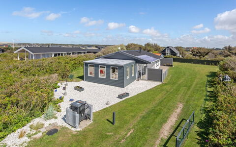 Haklang - 200M from the Sea: Hout, Huis, Verblijf, Huis, Dak, Landelijk Gebied, Siding, Blokhut, Garden Gebouwen, Hardwood