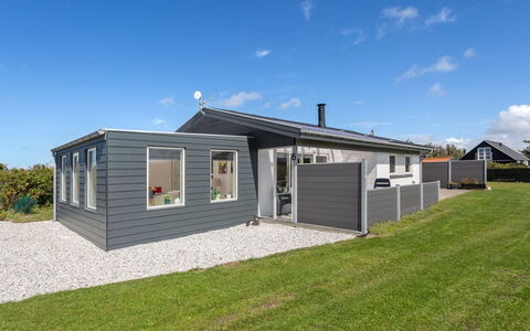 Haklang - 200M from the Sea: Hout, Huis, Verblijf, Huis, Dak, Landelijk Gebied, Siding, Blokhut, Garden Gebouwen, Hardwood