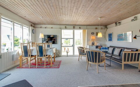 Haklang - 200M from the Sea: Hout, Huis, Verblijf, Huis, Dak, Landelijk Gebied, Siding, Blokhut, Garden Gebouwen, Hardwood