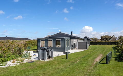 Haklang - 200M from the Sea: Hout, Huis, Verblijf, Huis, Dak, Landelijk Gebied, Siding, Blokhut, Garden Gebouwen, Hardwood