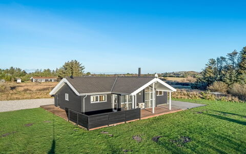 Oskarvine - 900M from the Sea: Dak, Huis, Huis, Verblijf, Siding, Landgoed, Oprit, Garden Gebouwen, Werf, Schuur