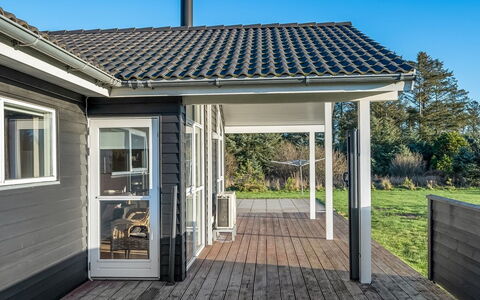 Oskarvine - 900M from the Sea: Dak, Huis, Huis, Verblijf, Siding, Landgoed, Oprit, Garden Gebouwen, Werf, Schuur