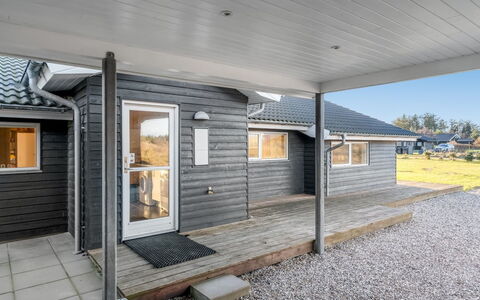 Oskarvine - 900M from the Sea: Dak, Huis, Huis, Verblijf, Siding, Landgoed, Oprit, Garden Gebouwen, Werf, Schuur