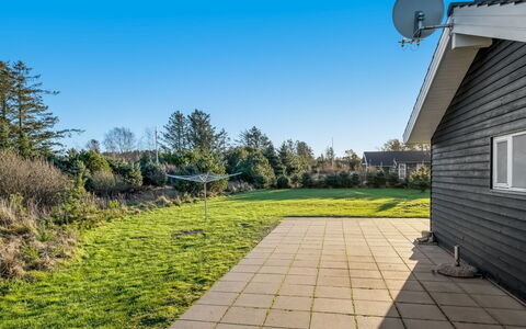 Oskarvine - 900M from the Sea: Dak, Huis, Huis, Verblijf, Siding, Landgoed, Oprit, Garden Gebouwen, Werf, Schuur