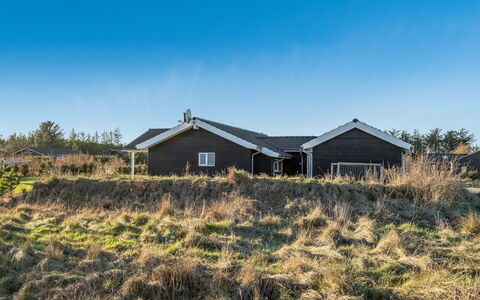 Oskarvine - 900M from the Sea: Dak, Huis, Huis, Verblijf, Siding, Landgoed, Oprit, Garden Gebouwen, Werf, Schuur