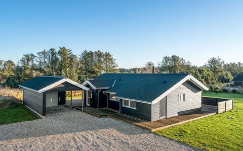Oskarvine - 900M from the Sea: Dak, Huis, Huis, Verblijf, Siding, Landgoed, Oprit, Garden Gebouwen, Werf, Schuur