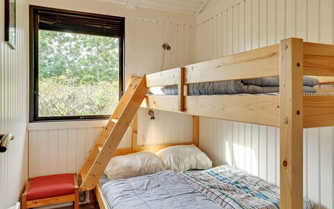 Avia - 500M from the Sea: Slaapkamer, Bed, Hout, Stapelbed, Bedding, Laken, Bed Frame, Verdieping, Interieur Ontwerp, Huis