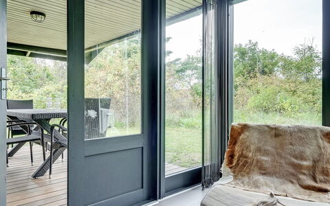 Avia - 500M from the Sea: Hout, Flooring, Verdieping, Deur, Home Deur, Glas, Interieur Ontwerp, Stoel, Hardwood