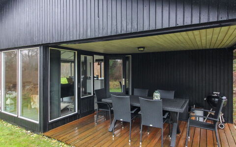 Avia - 500M from the Sea: Hout, Veranda, Dak, Verblijf, Huis, Garden Gebouwen, Schaduw, Siding, Backyard, Werf