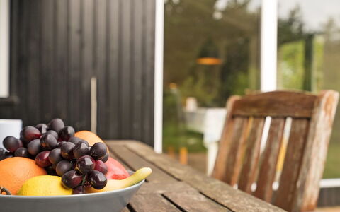 Avia - 500M from the Sea: Tableware, Voedsel, Serveware, Fruit, Ingrediënt, Meubilair, Produceren, Hardwood, Bloempot, Dishware