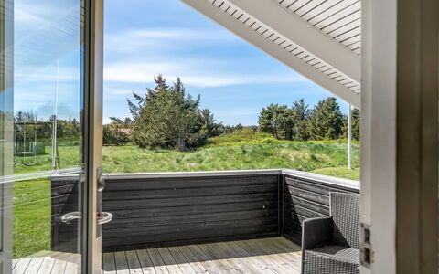 Eddi - 550M from the Sea: Vegetation, Struik, De Lente, Verblijf, Tuin, Schaduw, Backyard, Werf, Stoel