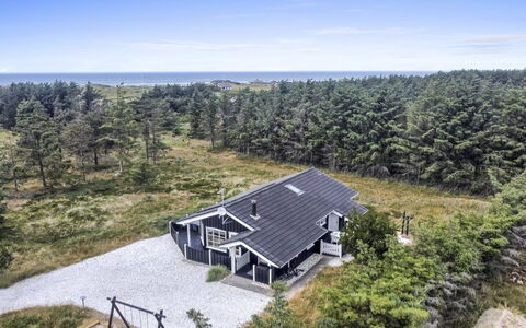 Jens - 425M from the Sea: Dak, Huis, Deur, Verblijf, Schaduw, Siding, Werf, Landgoed, Backyard