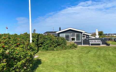Laurits - 300M from the Sea: Zwembad, Buitenmeubels, Meubilair, Toevlucht, Flagstone, Eco Hotel, Schaduw, Stoel, Vrije Tijd, Landgoed