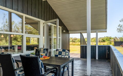 Guja - 1Km from the Sea: Verblijf, Huis, Huis, Dak, Veranda, Landgoed, Siding, Garden Gebouwen, Boerderij, Werf