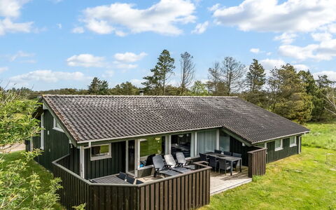 Aponi - 400M from the Sea