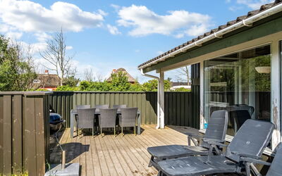 Aponi - 400M from the Sea