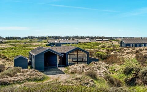 Erko - 150M from the Sea: Dak, Huis, Huis, Verblijf, Siding, Landgoed, Oprit, Garden Gebouwen, Werf, Schuur