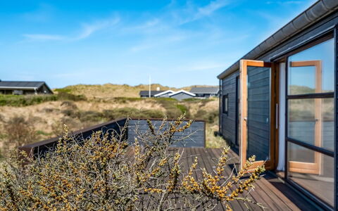 Erko - 150M from the Sea: Dak, Huis, Huis, Verblijf, Siding, Landgoed, Oprit, Garden Gebouwen, Werf, Schuur