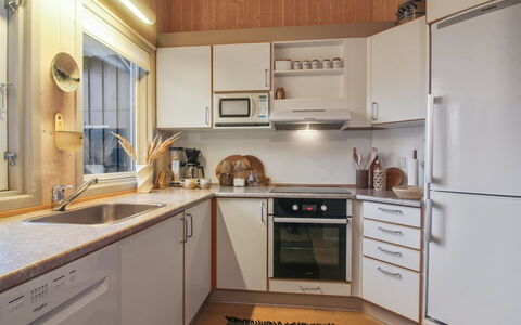 Lovisa - 500M from the Sea: Meubilair, Interieur Ontwerp, Stoel, Flooring, Tafel, Toevlucht, Verdieping, Plafond, Kamer, Eco Hotel