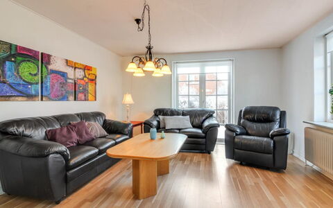 Fraþulf - 6Km from the Sea: Meubilair, Interieur Ontwerp, Bankstel, Flooring, Verdieping, Hout, Houten Vloer, Woonkamer, Kamer, Plafond