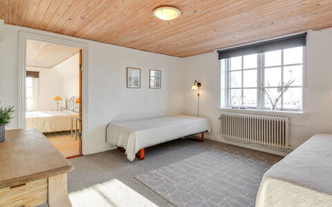 Fraþulf - 6Km from the Sea: Flooring, Interieur Ontwerp, Muur, Verdieping, Plafond, Meubilair, Hout, Slaapkamer, Bed, Kamer