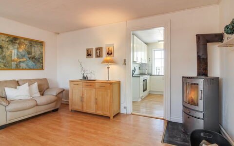 Fraþulf - 6Km from the Sea: Meubilair, Flooring, Verdieping, Hout, Interieur Ontwerp, Bankstel, Kamer, Houten Vloer, Plafond, Woonkamer