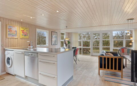 Sande - 450M from the Sea: Huis, Huis, Deur, Dak, Verblijf, Landgoed, Tuin, Schaduw, Siding, Werf