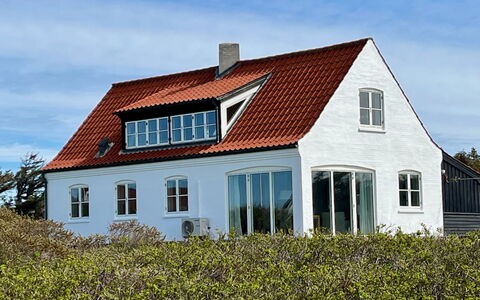 Nantje - 125M from the Sea: Verblijf, Huis, Huis, Dak, Veranda, Landgoed, Siding, Garden Gebouwen, Boerderij, Werf