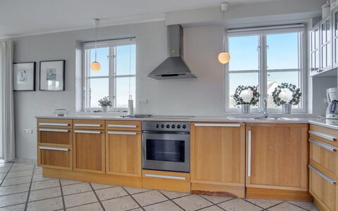 Nantje - 125M from the Sea: Flooring, Keuken, Countertop, Cabinetry, Hout, Interieur Ontwerp, Verdieping, Toestel Van De Keuken, Gootsteen, Major Appliance