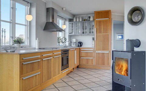 Nantje - 125M from the Sea: Flooring, Hout, Verdieping, Toestel Van De Keuken, Cabinetry, Major Appliance, Interieur Ontwerp, Meubilair, Huishoudapparatuur, Keuken