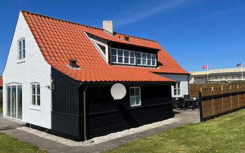 Nantje - 125M from the Sea: Verblijf, Huis, Huis, Dak, Veranda, Landgoed, Siding, Garden Gebouwen, Boerderij, Werf