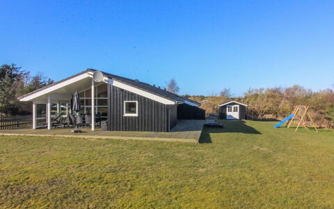 Nynke - 600M from the Sea: Dak, Huis, Land Lot, Huis, Verblijf, Landgoed, Garden Gebouwen, Schaduw, Blokhut, Landscaping