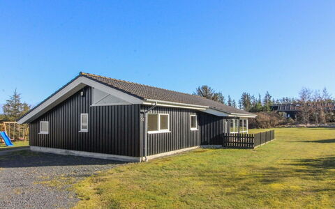 Nynke - 600M from the Sea: Dak, Huis, Land Lot, Huis, Verblijf, Landgoed, Garden Gebouwen, Schaduw, Blokhut, Landscaping