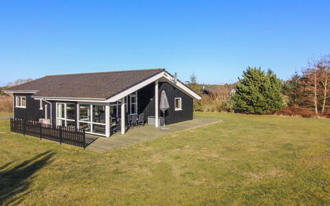 Nynke - 600M from the Sea: Dak, Huis, Land Lot, Huis, Verblijf, Landgoed, Garden Gebouwen, Schaduw, Blokhut, Landscaping