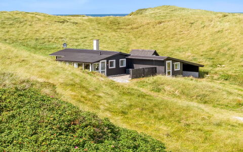 Fromer - 50M from the Sea: Gebouw, Huis, Venster, Huis, Dak, Woongebied, Struik, Verblijf, Land Lot