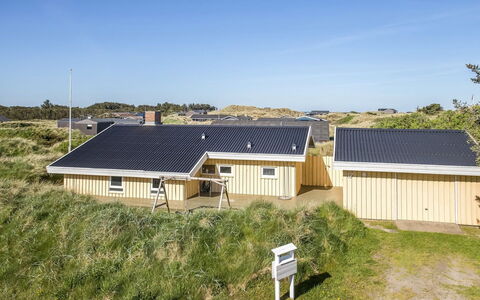 Estefania - 450M from the Sea: Meubilair, Interieur Ontwerp, Stoel, Flooring, Tafel, Toevlucht, Verdieping, Plafond, Kamer, Eco Hotel