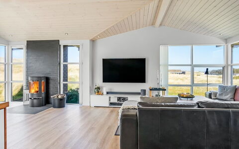 Ingela - 350M from the Sea: Flooring, Interieur Ontwerp, Hout, Meubilair, Verdieping, Plafond, Houten Vloer, Bankstel, Woonkamer, Huis