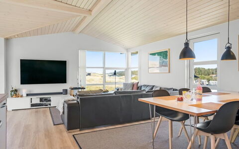 Ingela - 350M from the Sea: Houten Vloer, Plafond, Hardwood, Beits, Plank, Bankstel, Woonkamer, Laminaatvloer, Slaapbank