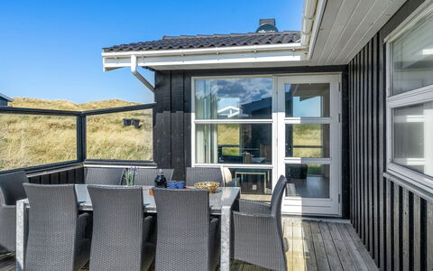 Ingela - 350M from the Sea: Hout, Huis, Deur, Veranda, Dek, Hardwood, Beits, Verblijf, Plank, Schaduw