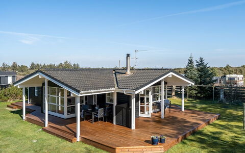 Troels - 750M from the Sea: Zwembad, Buitenmeubels, Meubilair, Toevlucht, Flagstone, Eco Hotel, Schaduw, Stoel, Vrije Tijd, Landgoed