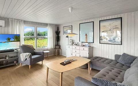 Steffenie - 400M from the Sea: Meubilair, Interieur Ontwerp, Flooring, Verdieping, Hout, Plafond, Bankstel, Woonkamer, Houten Vloer, Kamer