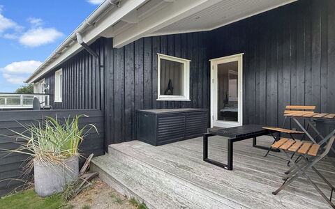 Steffenie - 400M from the Sea: Hout, Verdieping, Flooring, Samengesteld Materiaal, Plank, Hardwood, Plafond, Houten Vloer, Siding