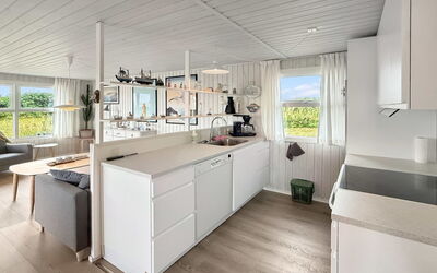 Steffenie - 400M from the Sea