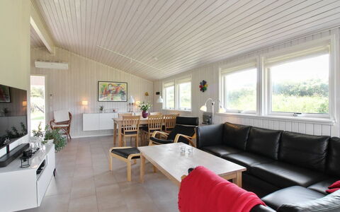 Alberga - 700M from the Sea: Hout, Huis, Verblijf, Huis, Dak, Landelijk Gebied, Siding, Blokhut, Garden Gebouwen, Hardwood