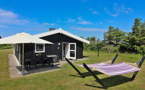 Alberga - 700M from the Sea: Hout, Huis, Verblijf, Huis, Dak, Landelijk Gebied, Siding, Blokhut, Garden Gebouwen, Hardwood